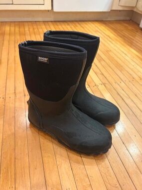 Mens Size 10 Black Bogs